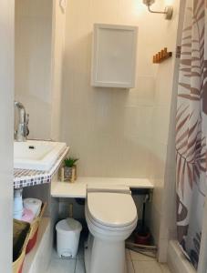 Phòng tắm tại Nid douillet pour amoureux avec jacuzzi privatif