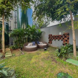 a patio with couches and trees in a yard at Studio Prime 920 - IS Moema in Sao Paulo