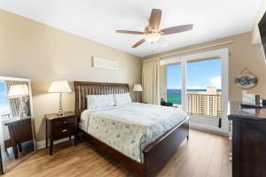 A bed or beds in a room at Laketown Wharf #1211 by Nautical Properties Vacation Rentals Még 94 kép