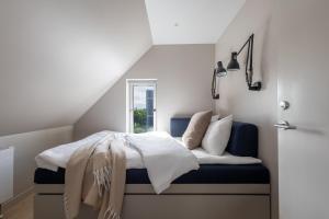 Postel nebo postele na pokoji v ubytování Unity Malmö - A Studio Hotel