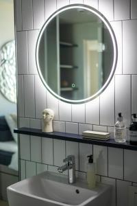 Un baño de Unity Malmö - A Studio Hotel