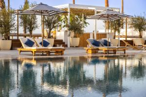 Бассейн в METT Marbella Estepona или поблизости