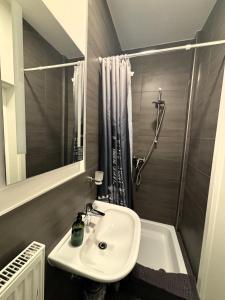Ein Badezimmer in der Unterkunft Simplex Stays Hotel Quartier 8