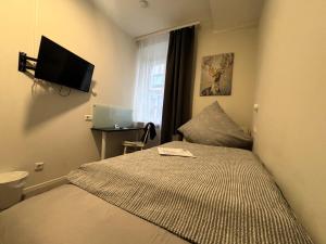Ein Bett oder Betten in einem Zimmer der Unterkunft Simplex Stays Hotel Quartier 8