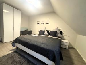 Ein Bett oder Betten in einem Zimmer der Unterkunft Simplex Stays Hotel Quartier 8