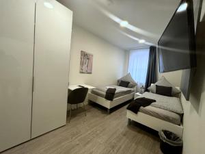Ein Bett oder Betten in einem Zimmer der Unterkunft Simplex Stays Hotel Quartier 8