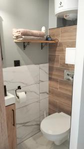 Kúpeľňa v ubytovaní NightHost Robotnicza 32 m248 Wrocław free parking + 2 fotografie