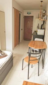 Posedenie v ubytovaní NightHost Robotnicza 32 m248 Wrocław free parking