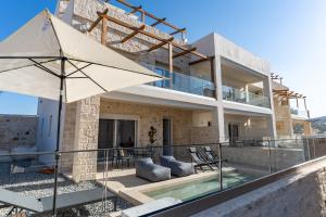 Балкон или терраса в Symphony Suite