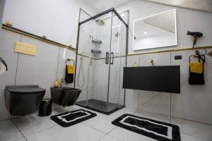 Koupelna v ubytování GD Luxury Suite + 32 fotografií