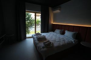 Biond Hotel客房内的一张或多张床位