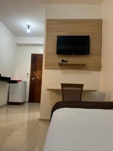TV a/nebo společenská místnost v ubytování Mais Hotel Express