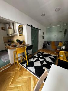 Kuchyňa alebo kuchynka v ubytovaní Music Designed Apartmant WestEnd