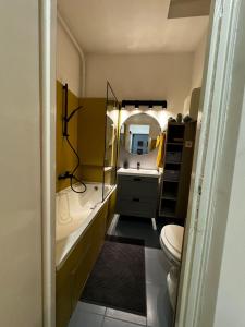 Kúpeľňa v ubytovaní Music Designed Apartmant WestEnd + 37 fotografií