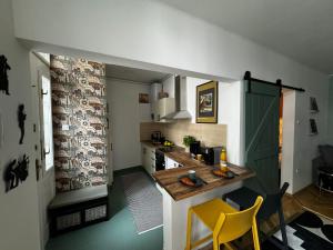 Kuchyňa alebo kuchynka v ubytovaní Music Designed Apartmant WestEnd