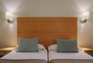 A bed or beds in a room at Maspalomas Resort by Dunas