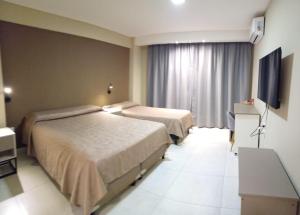 Postel nebo postele na pokoji v ubytování Hotel Alvarado Suites