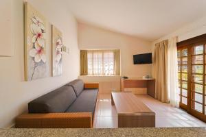 A television and/or entertainment centre at Maspalomas Resort by Dunas