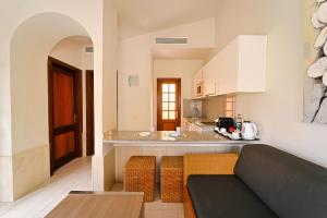 A kitchen or kitchenette at Maspalomas Resort by Dunas