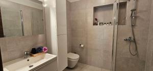 Koupelna v ubytování Apartment Samlandin + 17 fotografií