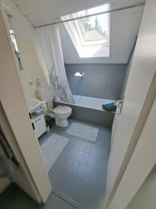 Koupelna v ubytování Ferienwohnung Bergblick + 7 fotografií