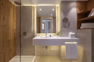 a bathroom with a sink and a shower at Onyria Quinta da Marinha Hotel in Cascais