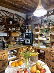 Jedlo v ubytovaní bed & breakfast alebo blízkom okolí