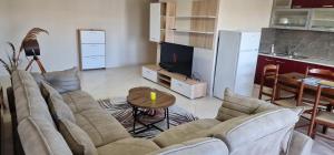 Ruang duduk di DURRES SEA SIDE Apartments +19 gambar