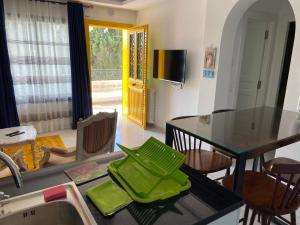 TV a/nebo společenská místnost v ubytování Marsa - Sidi Bousaid Lovely Authentic Apartment