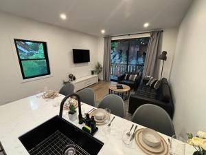 TV a/nebo společenská místnost v ubytování cottage NOMAD
