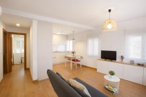 Kuchyň nebo kuchyňský kout v ubytování Apartamento turístico Ana