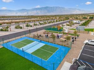 Nespecifikovaný výhled na hory nebo výhled na hory při pohledu z kempu