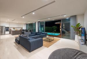 Χώρος καθιστικού στο 拉威Eva11三卧沙滩别墅 出门就是大海 三个卧室都是海景独卫