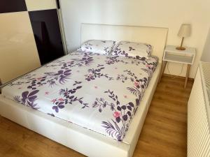 Voodi või voodid majutusasutuse Pahira Lux toas