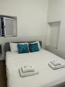 Una cama o camas en una habitación de Lovely apartment in the center of Rome, Monti