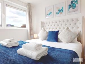 Ένα ή περισσότερα κρεβάτια σε δωμάτιο στο Serviced Two Bed Apartment London Docklands
