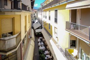 an aerial view of an alley between buildings at Torre di Londra in Stresa