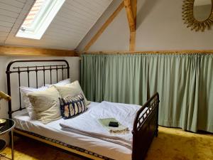 a bedroom with a bed in a room with a window at Appartement cosy au calme avec sauna in Kauffenheim