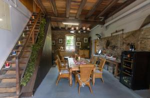 a dining room with a table and chairs at Weinhof Gassen in Kröv