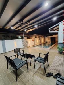 Gambar di galeri bagi Melaka privatepool bungalow BBQWIFI krubong di Melaka