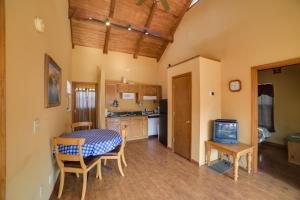 Gallery image of Peaceful Reliance Cabin with Deck on Hiwassee River! in Austral