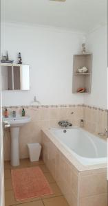Ένα μπάνιο στο Blue Water Bay Holiday Apartment