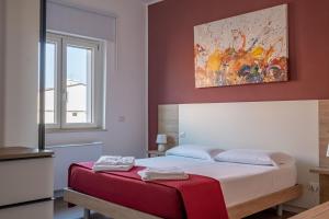a bedroom with a bed and a painting on the wall at Le Stagioni di Heraclea in Policoro
