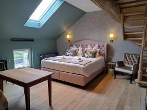 A bed or beds in a room at Cha Cha de Loup Luxe B&B - Vakantiewoning