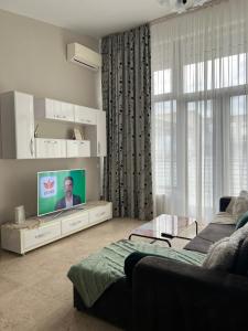 a living room with a tv and a couch at Apartment near IPJ IASI Copou in Iaşi
