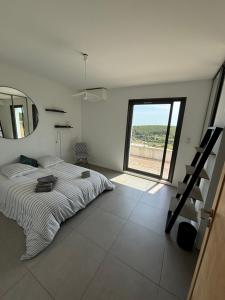 Ένα ή περισσότερα κρεβάτια σε δωμάτιο στο Villa Contemporaine vue mer-vignobles,Piscine-Spa +52 φωτογραφίες
