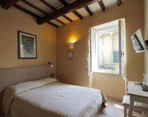 a bedroom with a bed and a window at Ricky Rooms in Monterosso al Mare