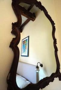 A bed or beds in a room at Ricky Rooms