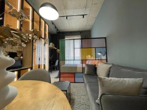 Istumisnurk majutusasutuses Ambassador Skyline Apartments