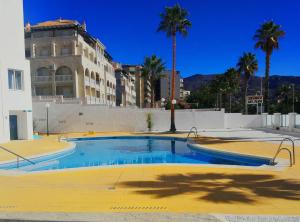 Bazén v ubytování Apartamento Playa Velilla Park II nebo v jeho okolí